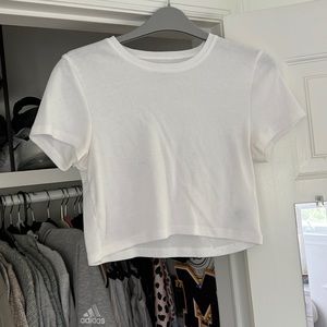 Crop white tee